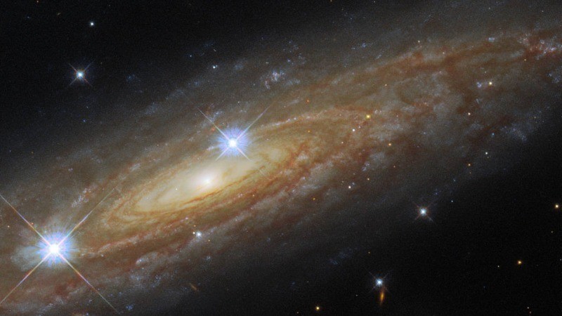 Hubble telescope shows the sparkling side of a spiral galaxy