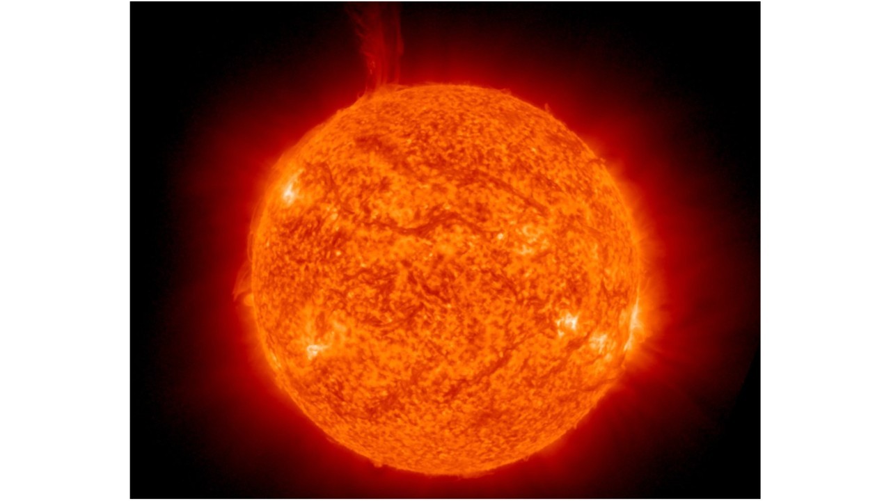 This solar eruption was so powerful it warped the sun's magnetic field (video)