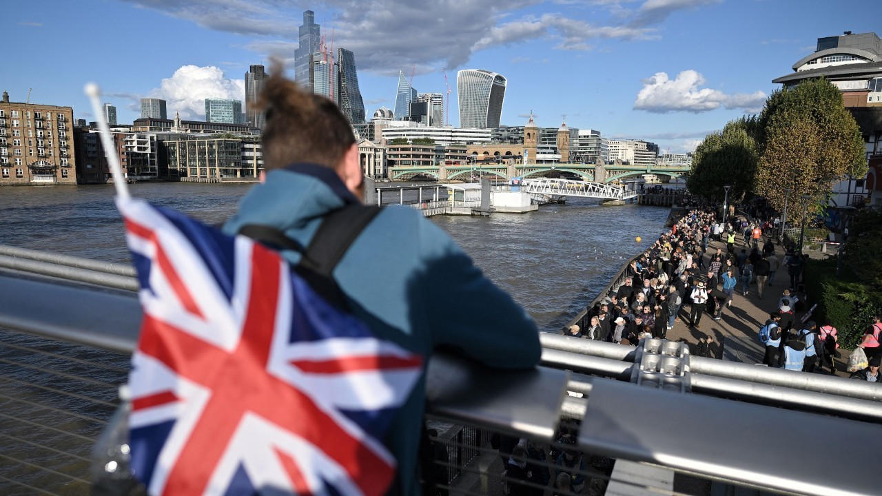 The queue for the Queen: Huge line of Elizabeth II mourners visible from space (photos)