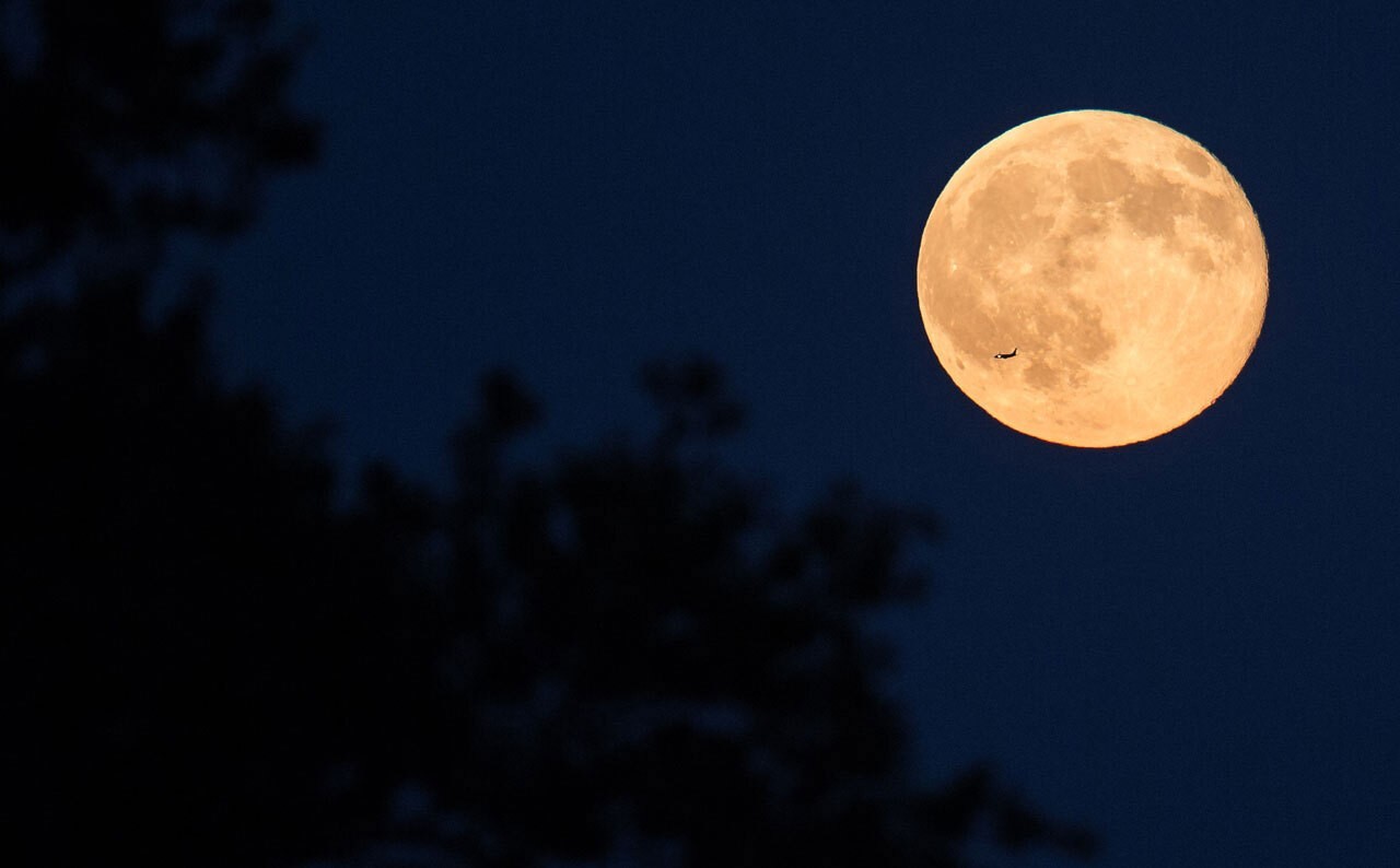 October full moon 2021: The Hunter's Moon outshines the Orionid meteor shower