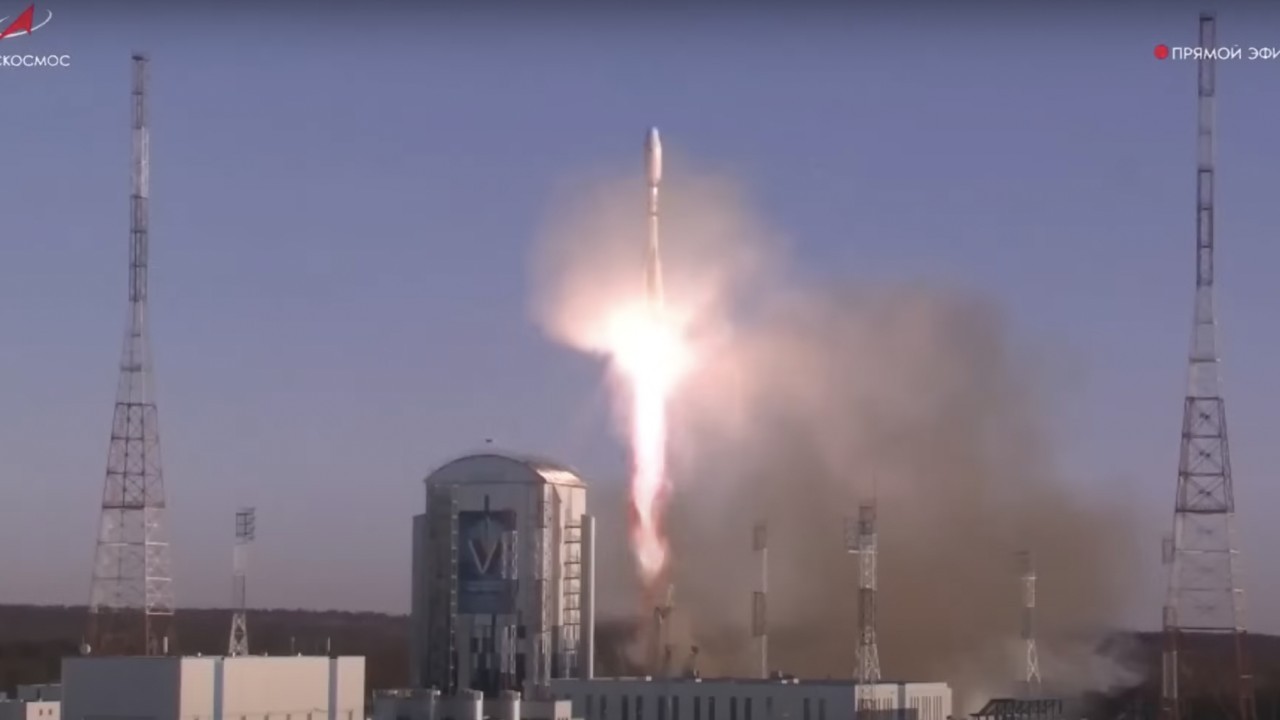 Russia sends 53 satellites to orbit on record-breaking launch (video)