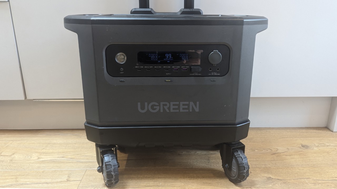 Ugreen PowerRoam 2200 power station review