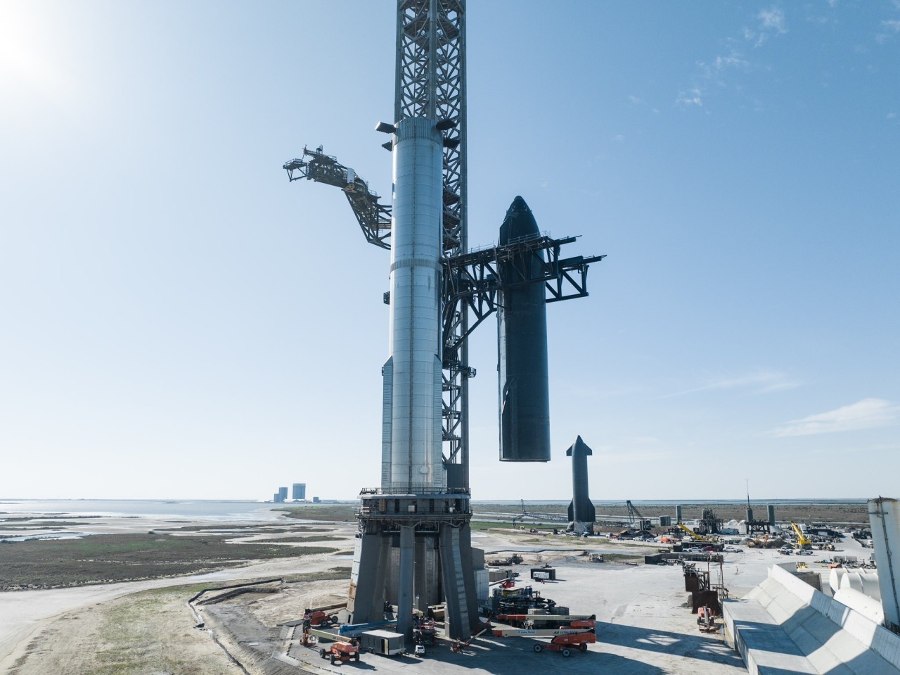 SpaceX destacks Starship to prep for epic 33-engine test fire (photos)