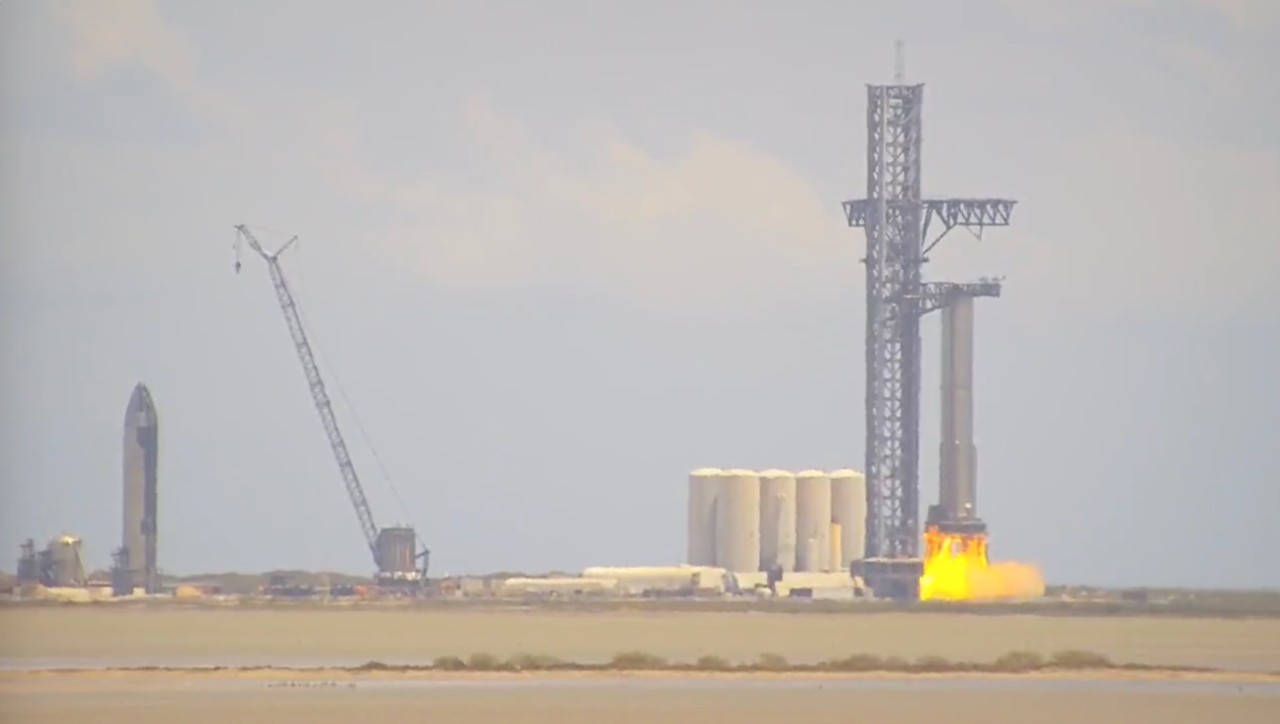 SpaceX ignites multiple engines on Starship Super Heavy booster for 1st time (video)