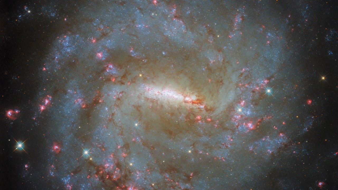 Hubble Telescope shares stunning galactic view despite recent hardware malfunction (photo)