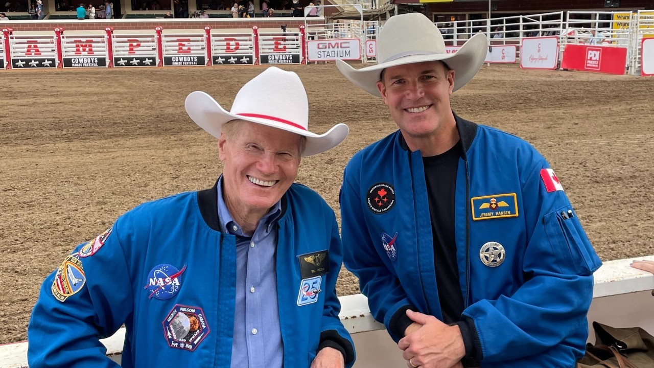 Yeehaw! NASA chief and Artemis 2 moon astronaut play cowboy for a day (photo)