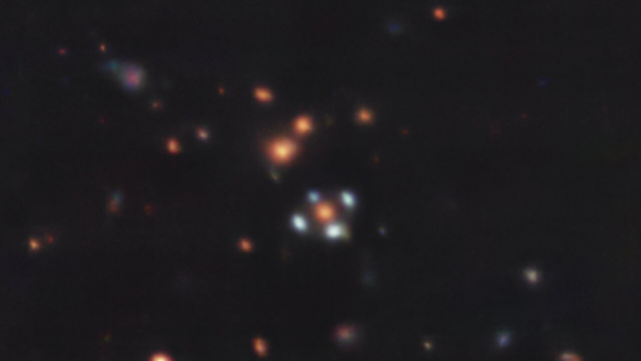 Einstein cross! Gravitationally lensed 'flower' spotted in deep space (photo)