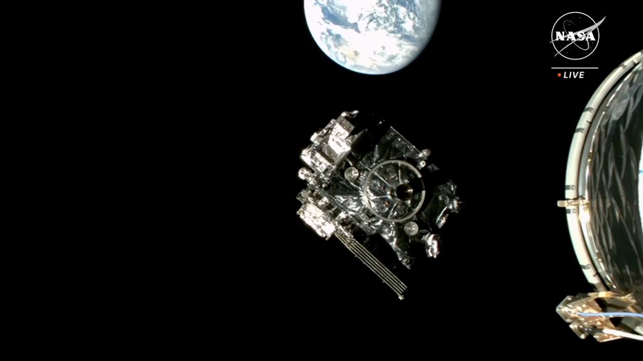 Watch GOES-U weather satellite float above a brightly shining Earth in stunning video from space