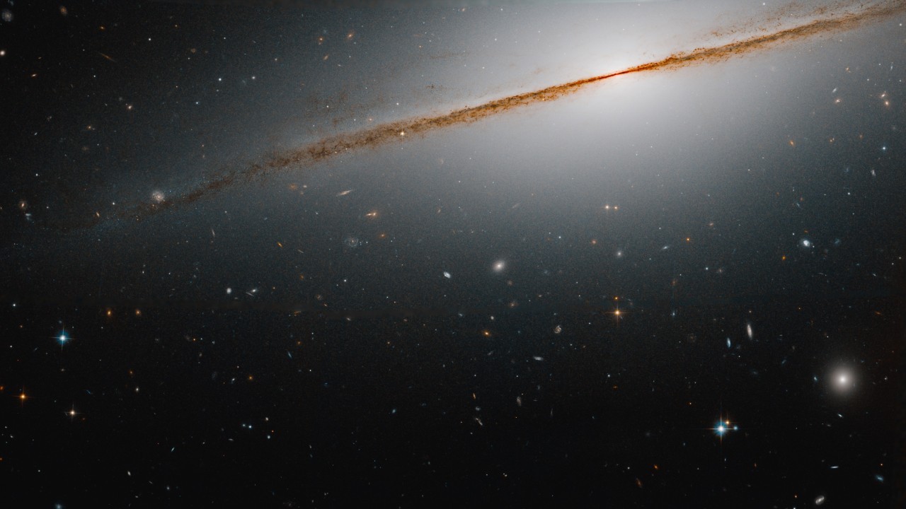 New 'Little Sombrero' image is a feather in Hubble's cap