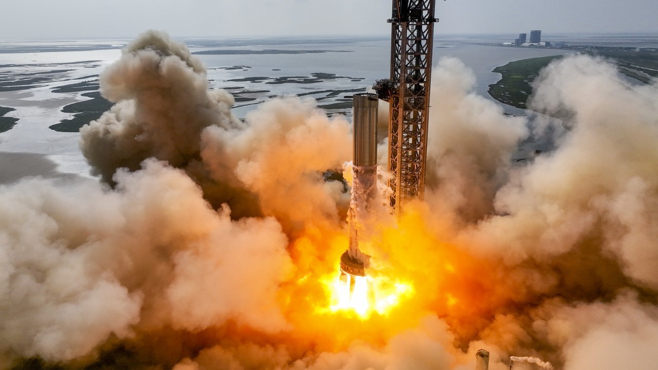 SpaceX fires engines of Starship Super Heavy booster ahead of test flight (video)