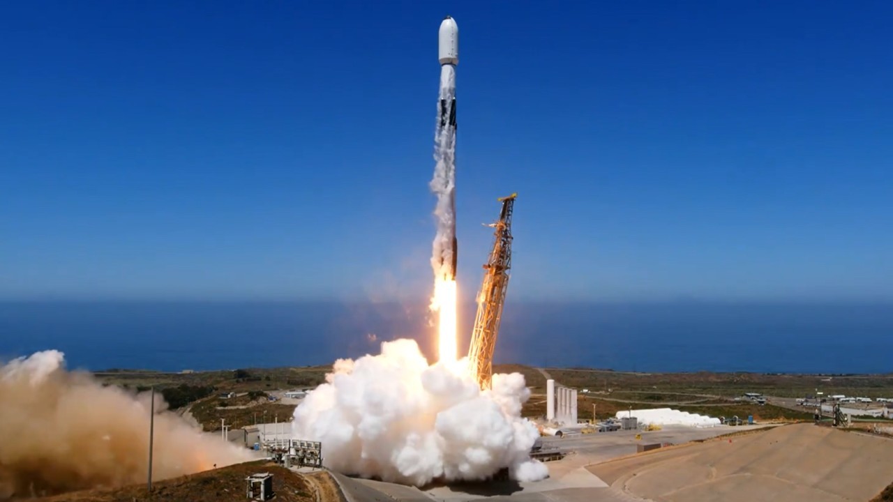 SpaceX launches 116 satellites on epic Transporter 11 rideshare mission, lands rocket (video)