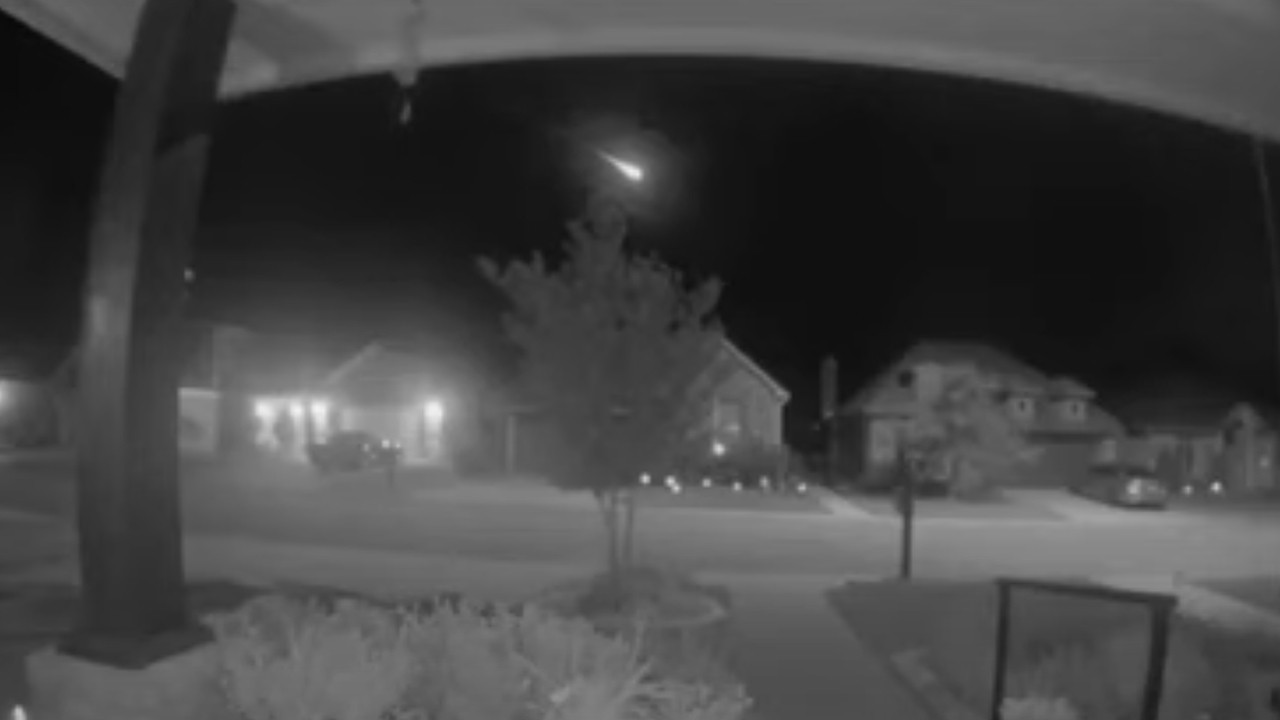 Brilliant fireball explodes high in Texas sky before dawn (video)