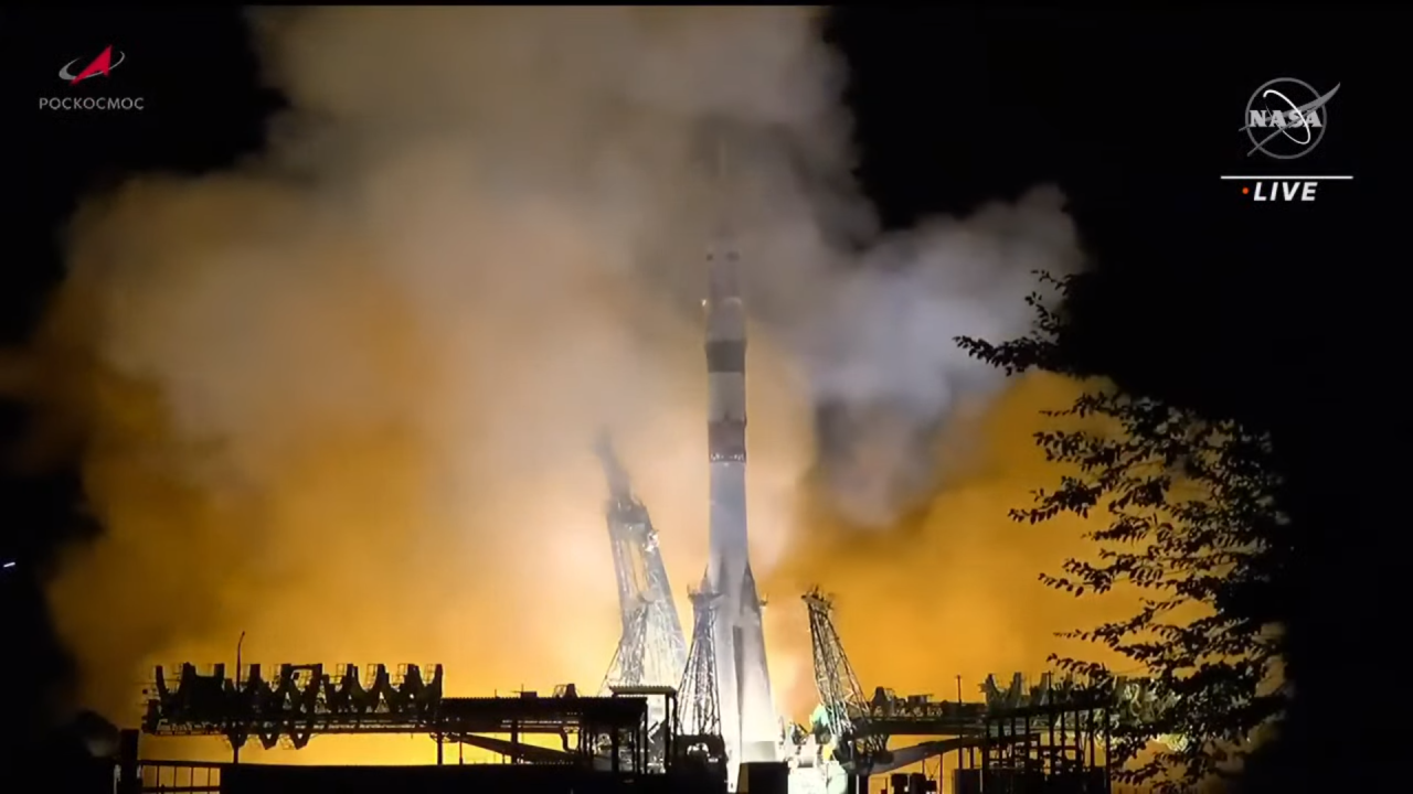 Russian rocket launches 3 astronauts for up to yearlong stay on ISS (video)