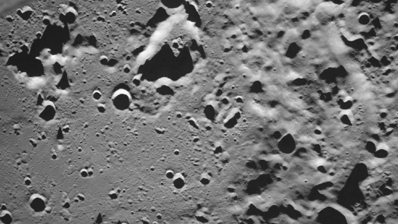 Russia's Luna-25 moon lander snaps 1st photo of lunar surface