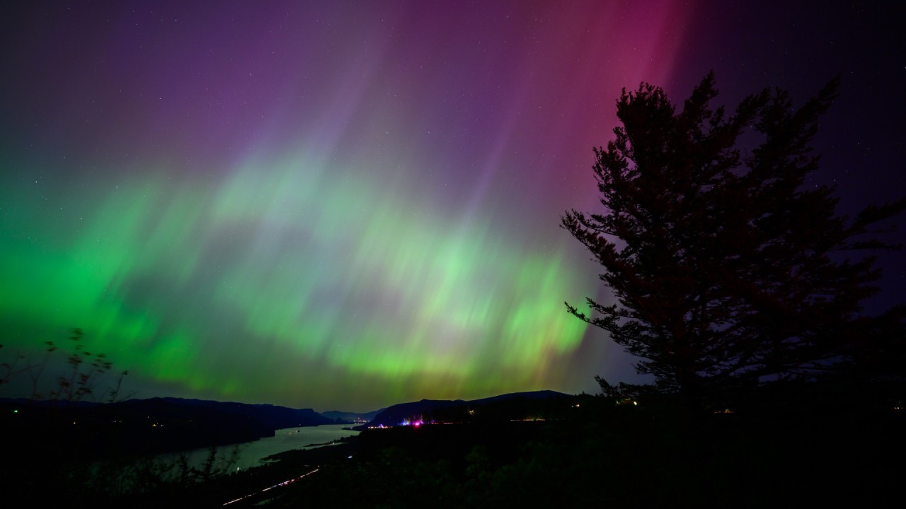 Aurora alert: Possible geomagnetic storm could spark northern lights as far south as Illinois and Oregon tonight