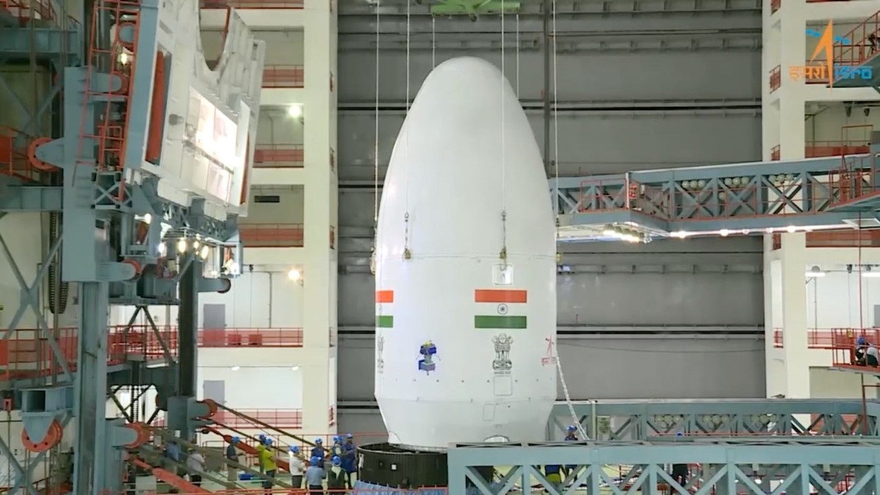 India stacks moon lander, rover atop rocket ahead of July 13 launch (video, photos)