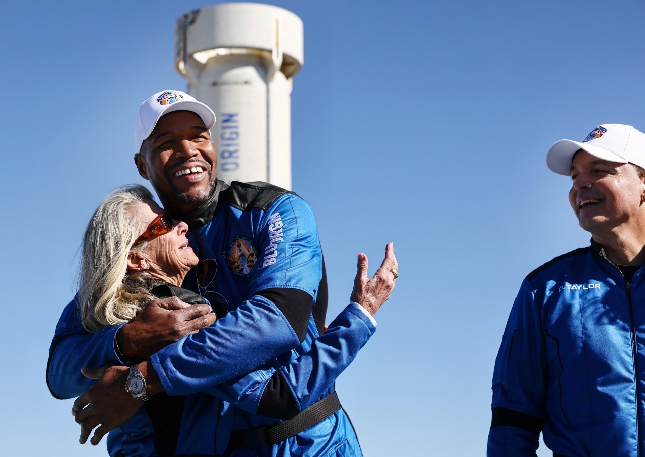 'I want to go back!' Michael Strahan can't get enough of space after Blue Origin launch