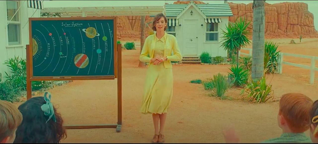 1st 'Asteroid City' trailer reveals Wes Anderson's take on a space-age alien encounter