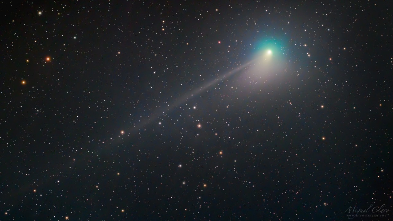 Comet C/2022 E3 (ZTF) shines bright while closest to the sun in gorgeous photo