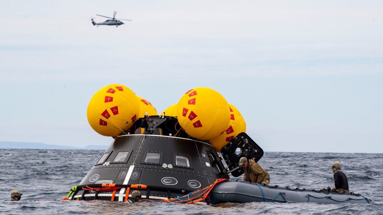 Get to the choppa! Artemis 2 moon astronauts practice splashdown with U.S. Navy (images, video)