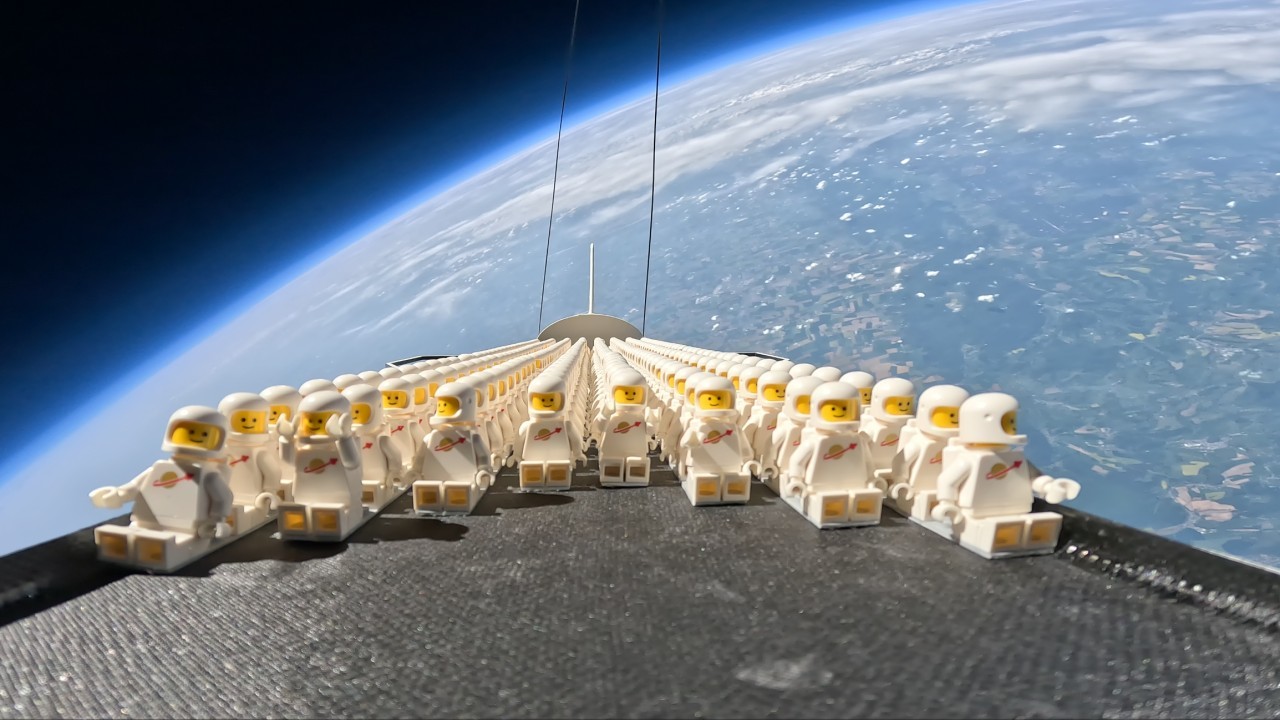 Watch 1,000 Lego astronauts fly near the edge of space (video)