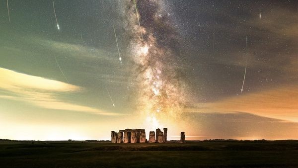 Perseid meteor shower rains 'shooting stars' over Stonehenge in glorious astrophotography image