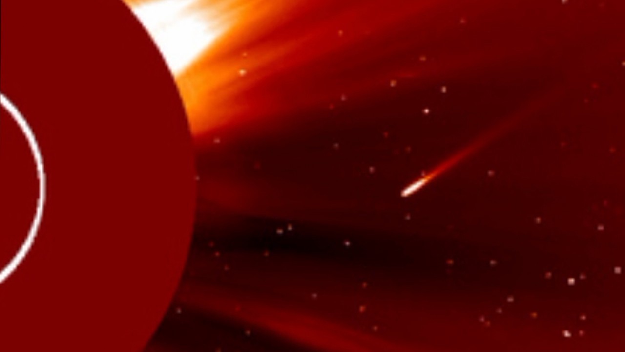 Watch comet ATLAS burn up as it flies into the sun (video)