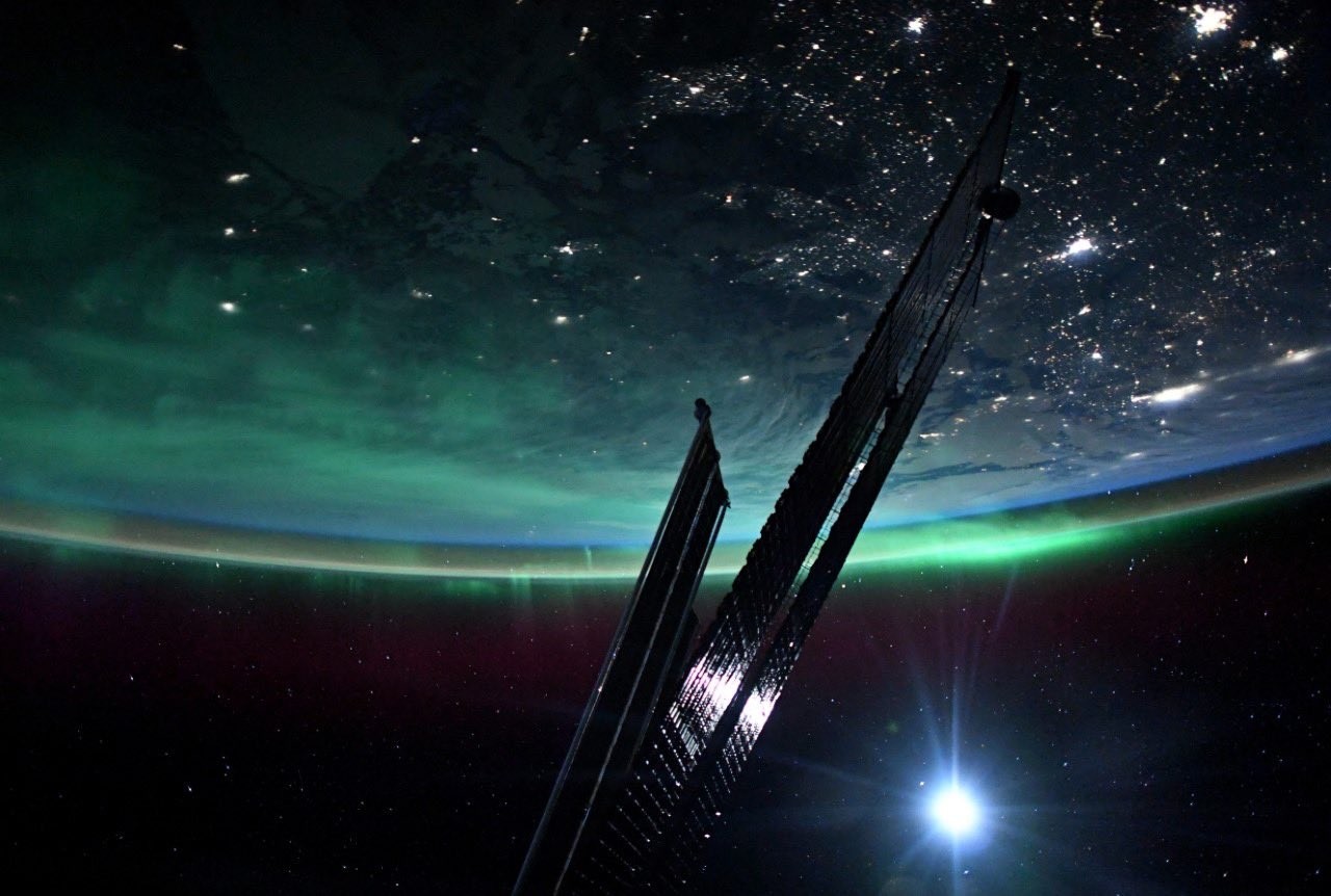 'Absolutely unreal:' NASA astronaut snaps amazing photo of auroras from space station