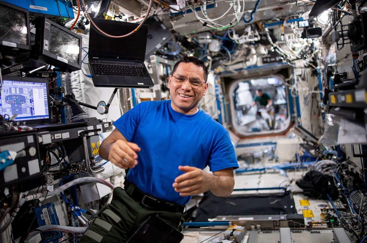 Astronaut Frank Rubio breaks US record on way to spending a year in space