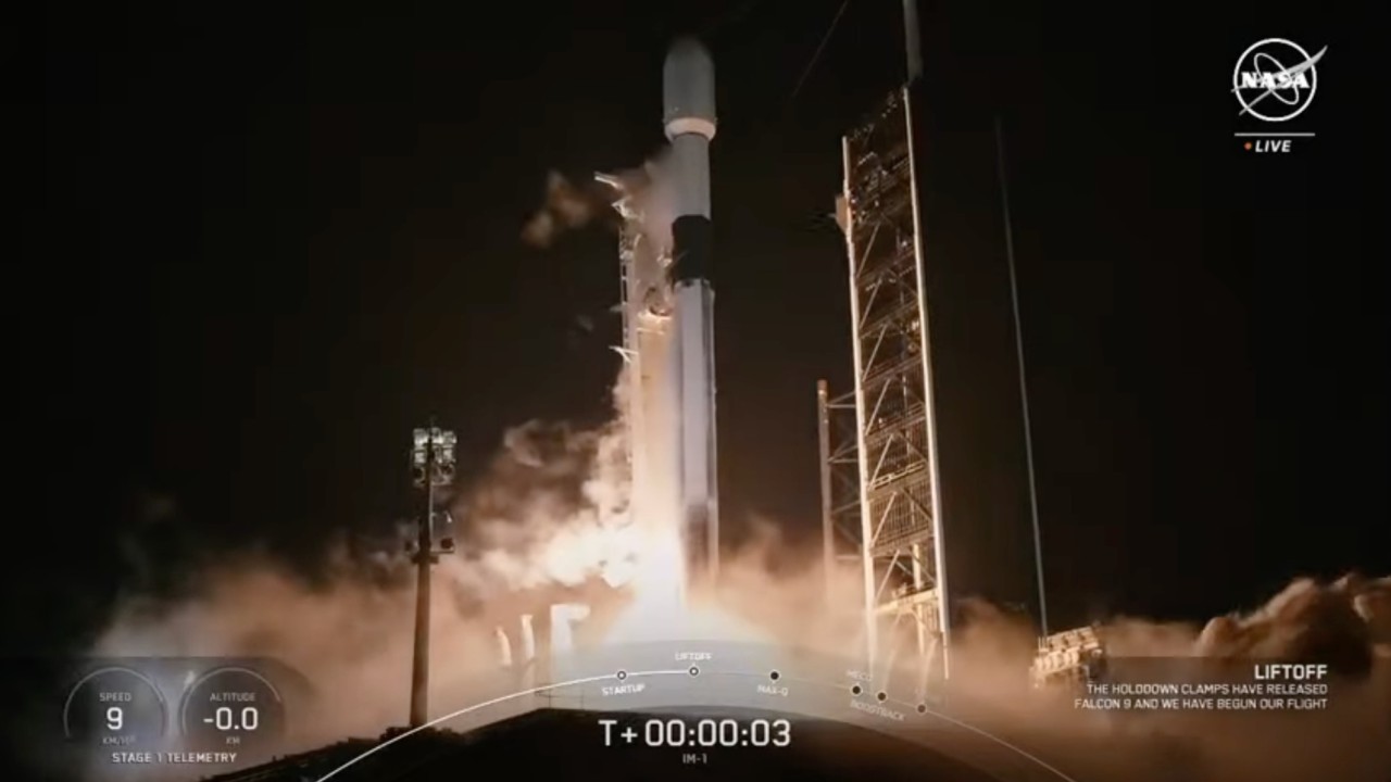 SpaceX launches private 'Odysseus' lander on pioneering moon mission (video)