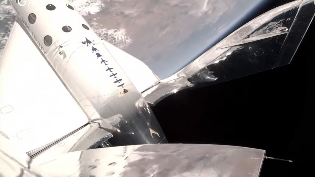 Virgin Galactic aces its 1st-ever commercial launch of suborbital space plane (video)