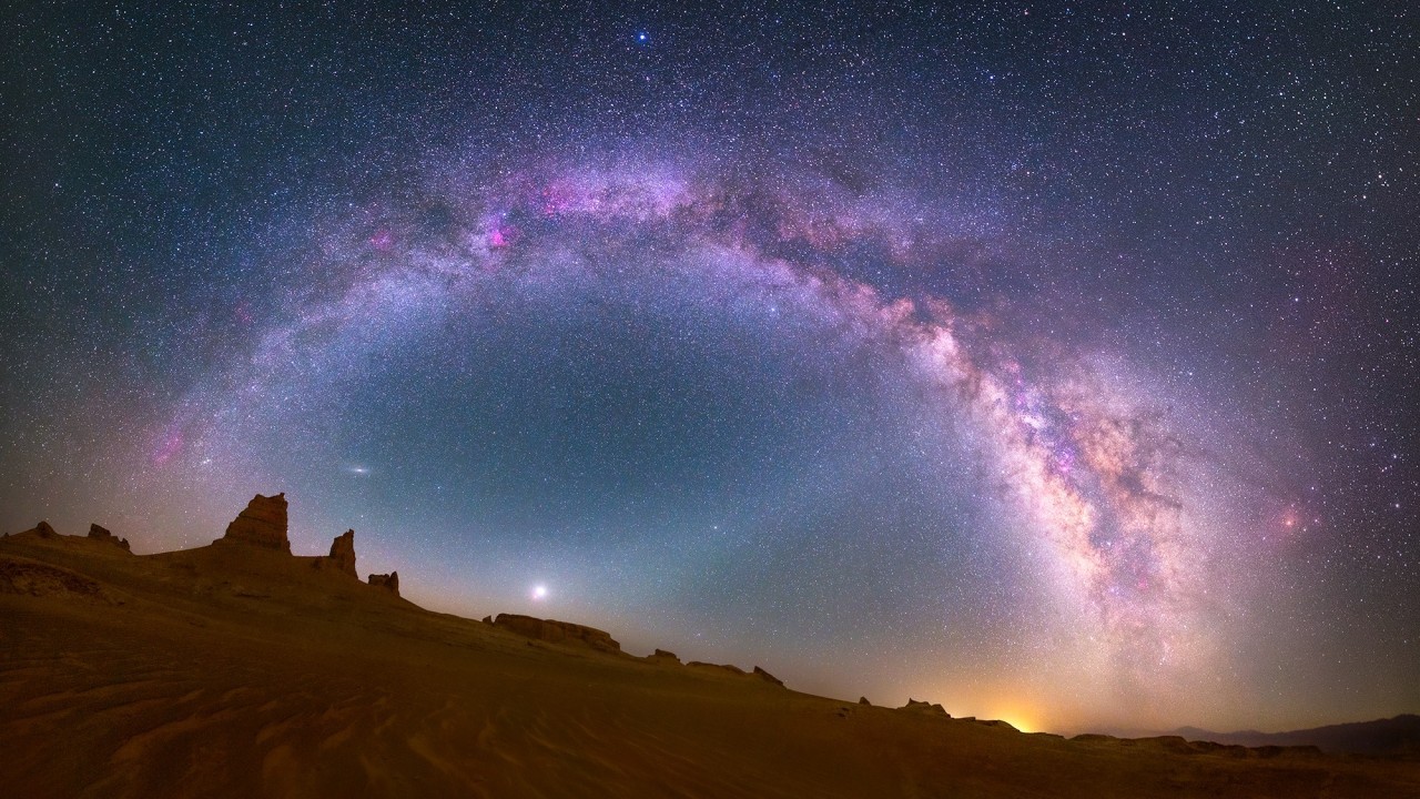 The Milky Way sparkles like fireworks in this desert view of our galaxy (photo)