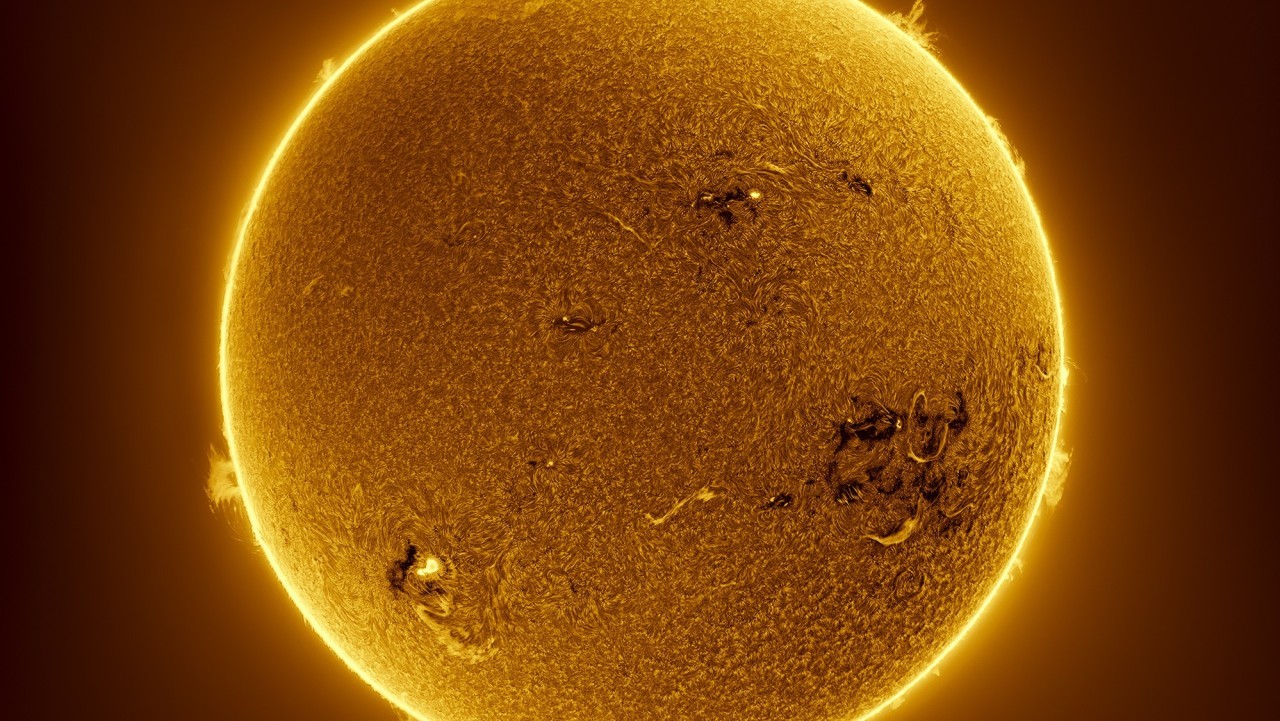 The sun rages with solar flares in epic time-lapse footage (video)