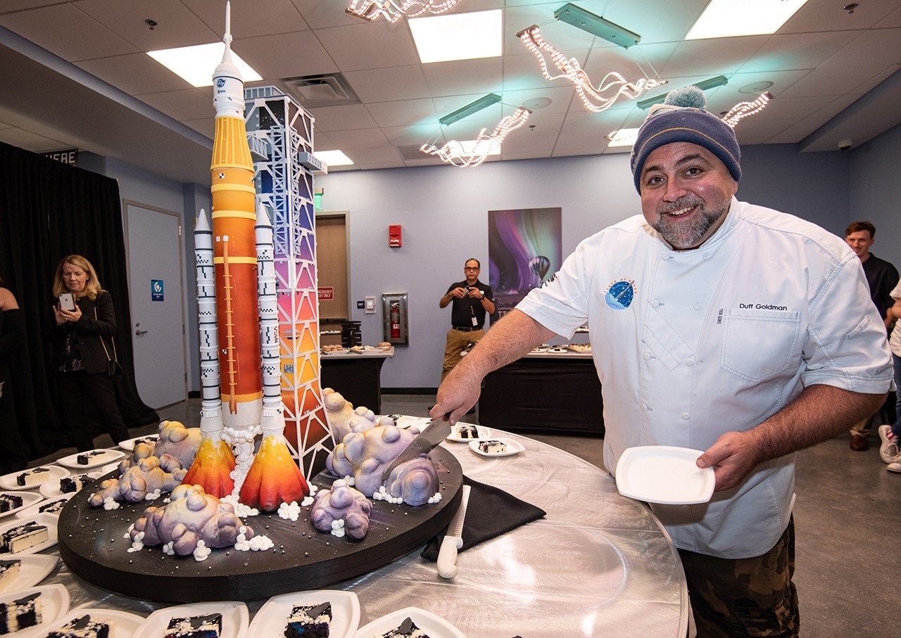 Sweet launch system: Celebrity chef Duff Goldman makes NASA SLS rocket-shaped cake