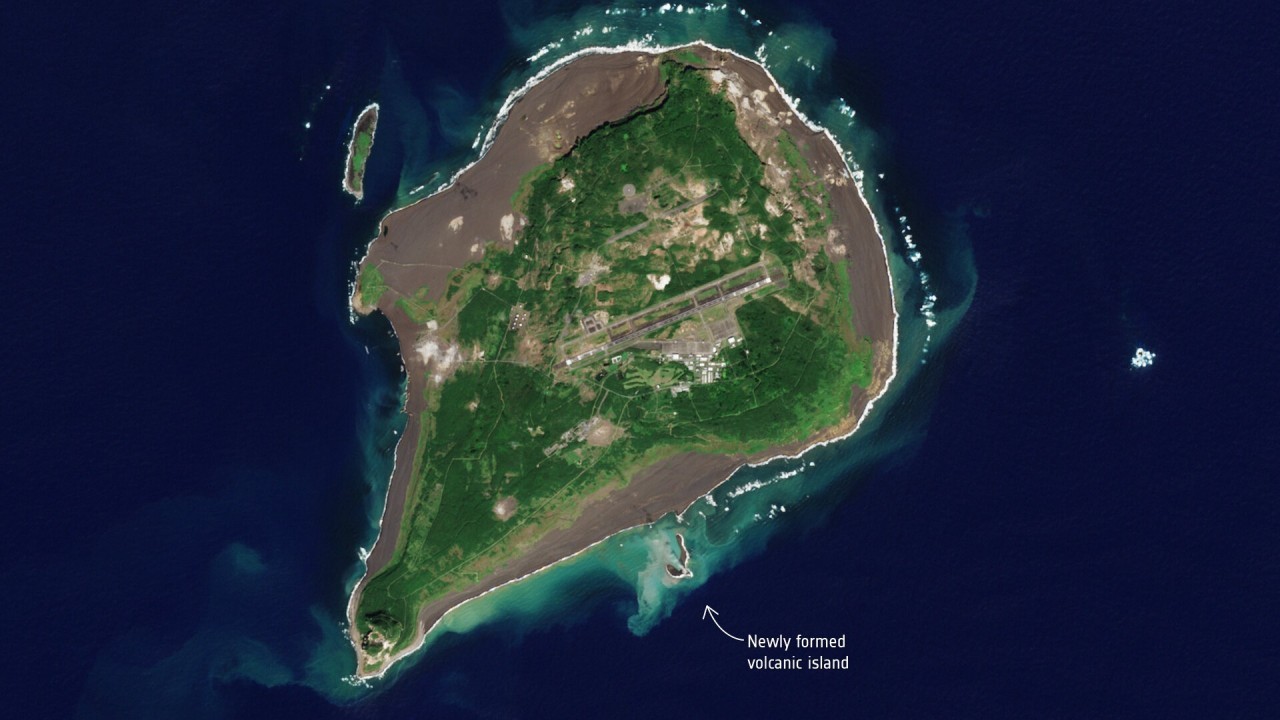 Satellites watch as Japan's new volcanic island continues to grow (image)