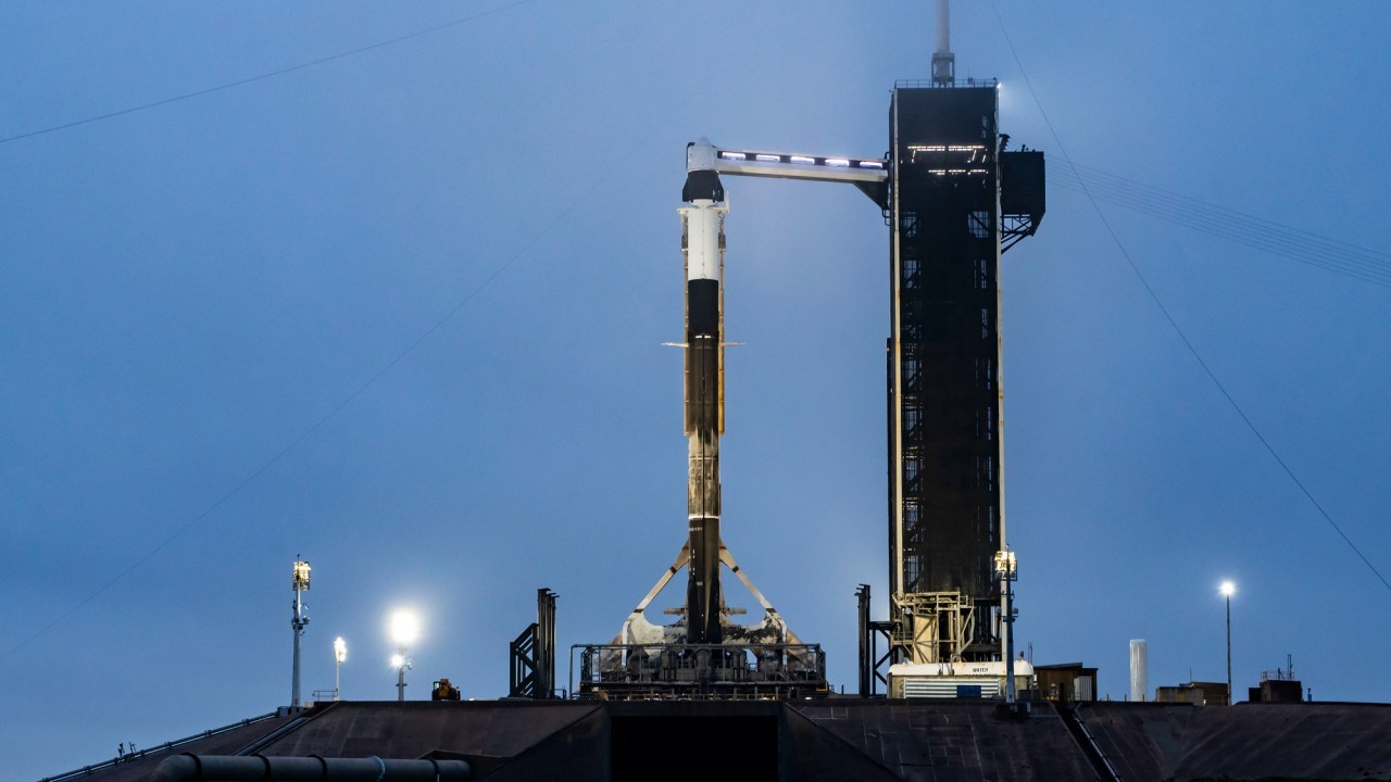 SpaceX rolls rocket to pad for Ax-3 astronaut launch (photos)