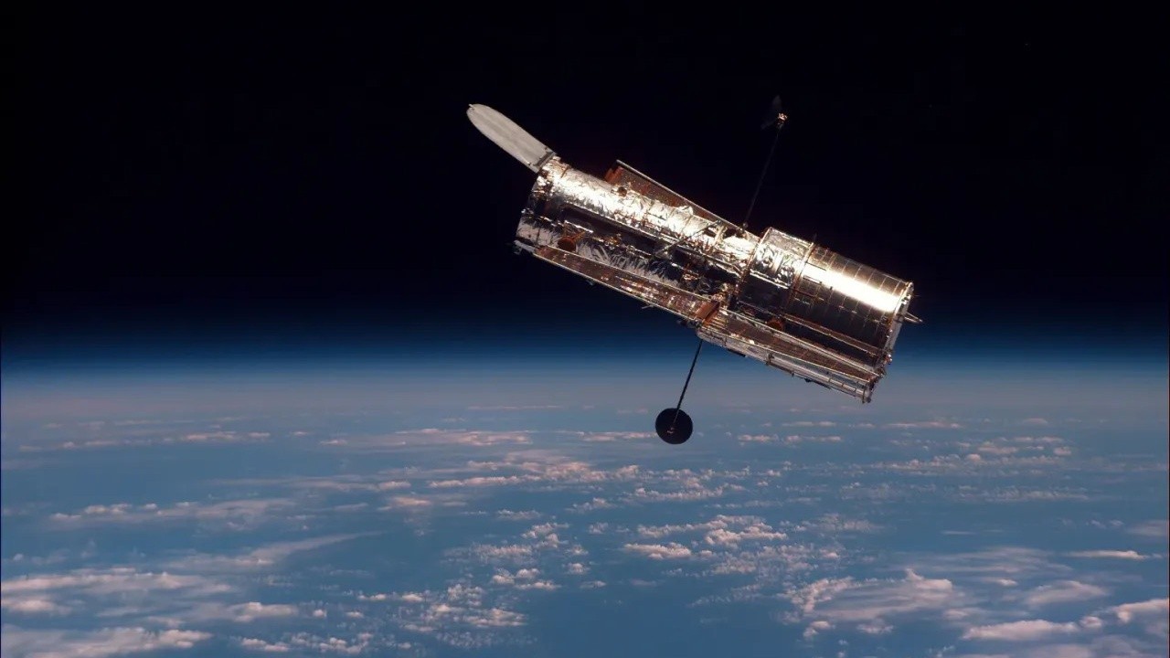 Hubble Space Telescope will turn back on after gyroscope problem, NASA confirms