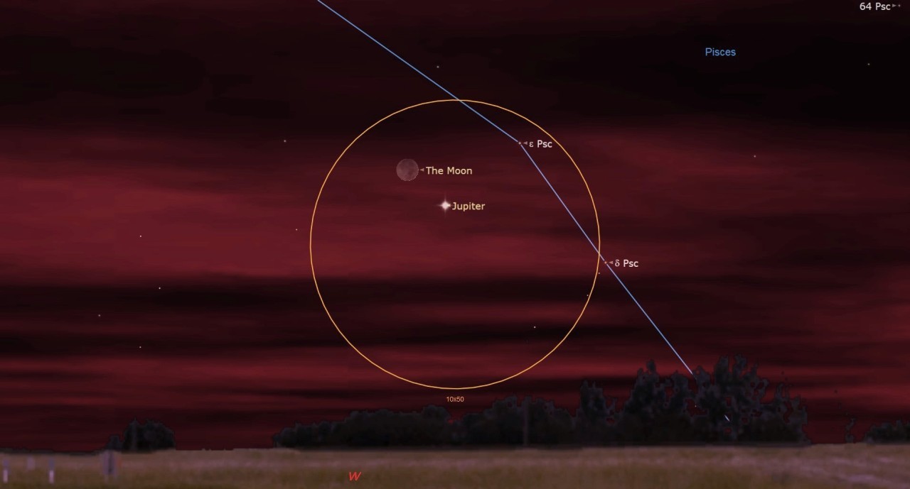 See the moon and Jupiter meet in the sky tonight (March 22)