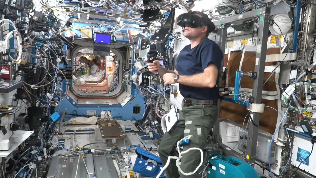 Why a VR headset on the ISS 'really makes a difference' for astronaut exercise