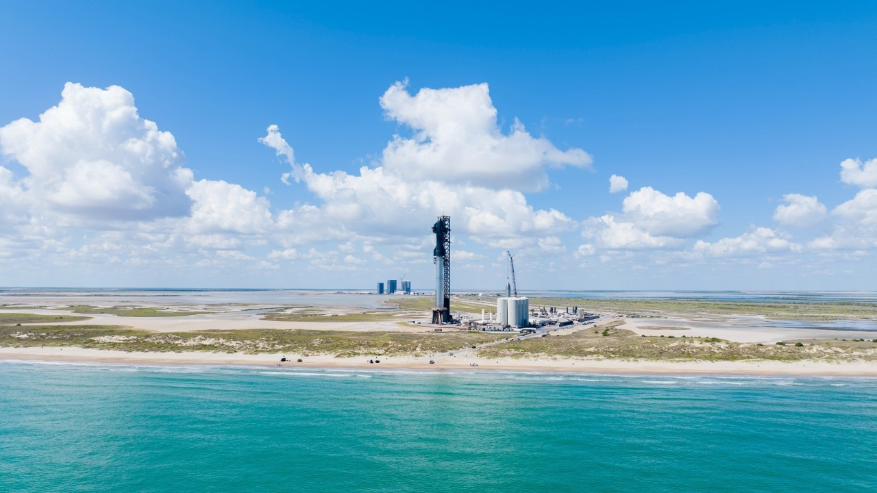 SpaceX's giant Starship vehicle towers above turquoise waters in gorgeous photo