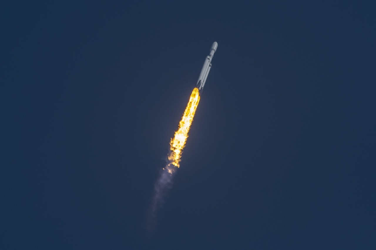 Amazing photos from SpaceX's Falcon Heavy USSF-44 mission