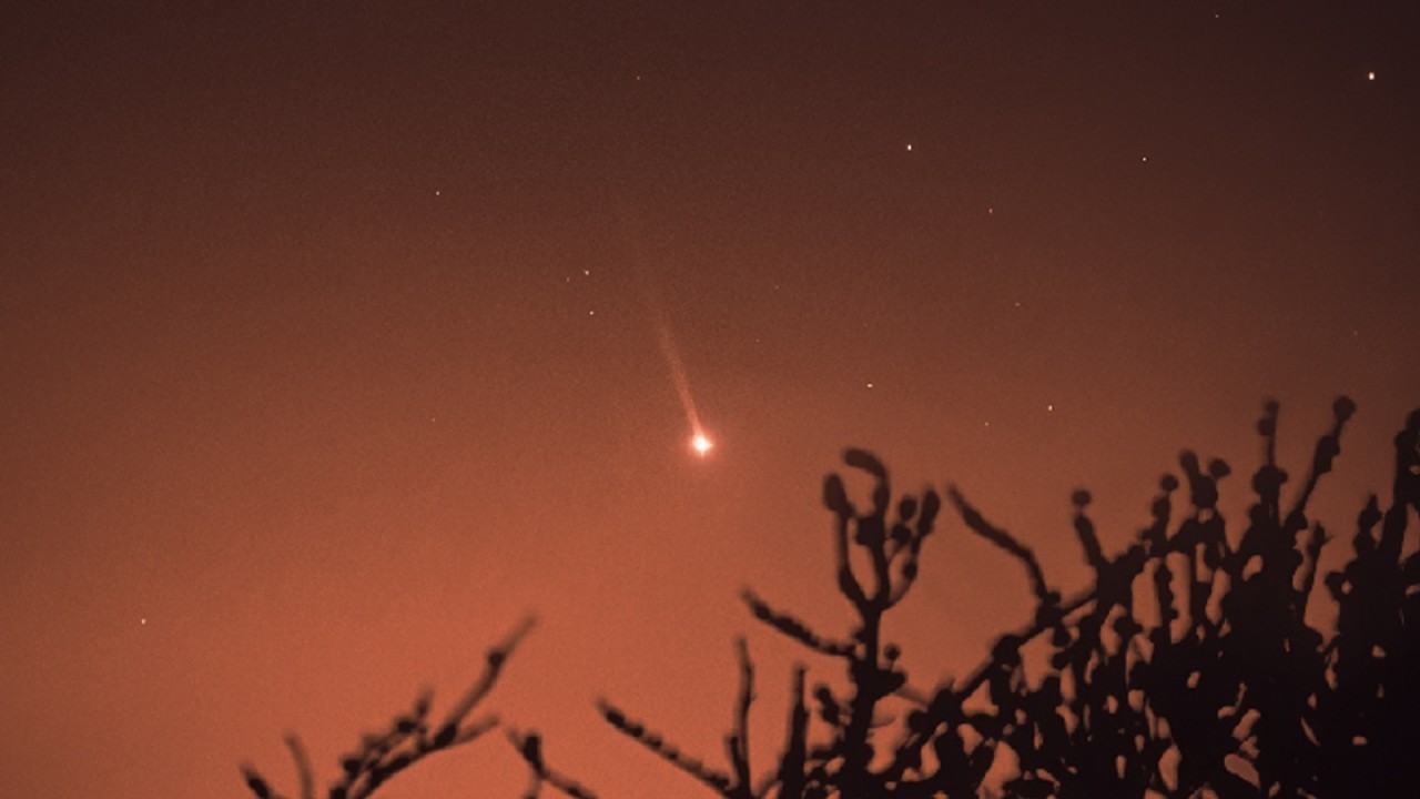 See Mercury's giant, comet-like tail in stunning new image as it passes close to the sun