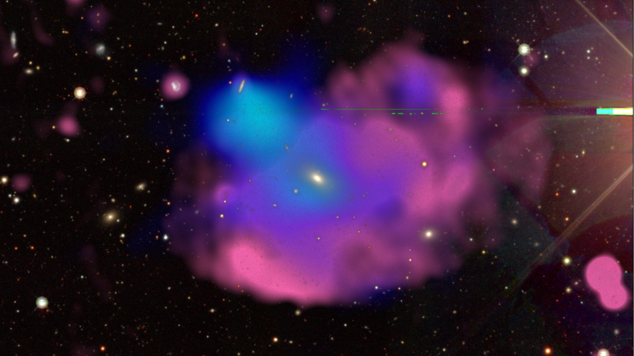 X-ray spacecraft reveals odd 'Cloverleaf' radio circle in new light (image)