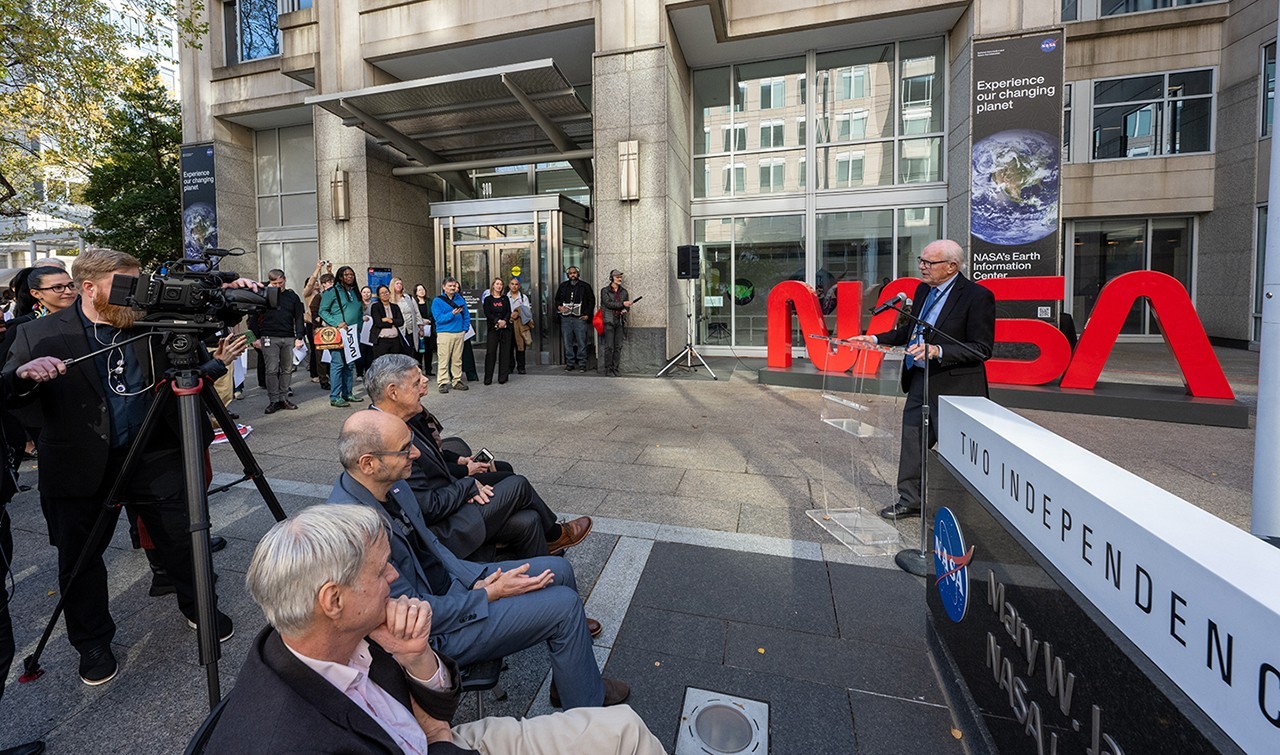 NASA dedicates giant 'worm,' honors logo designer Richard Danne