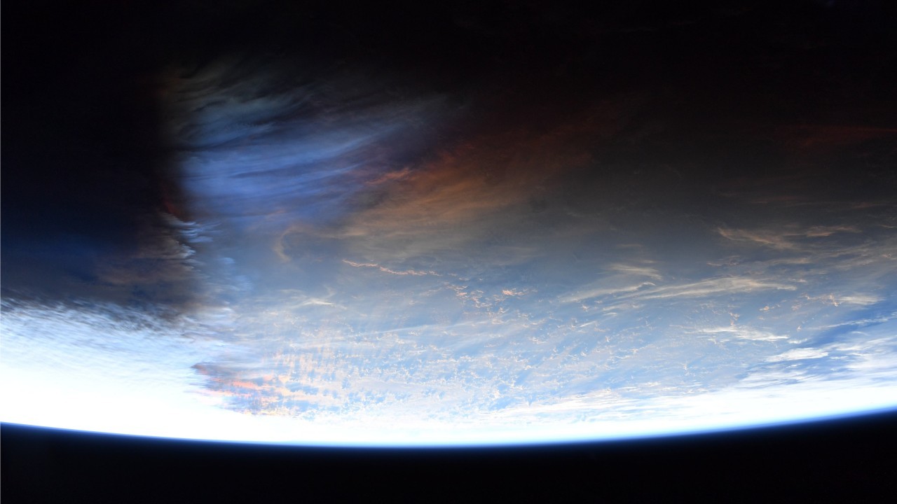 Astronaut spots ash clouds from Tonga volcano eruption from space (photos)