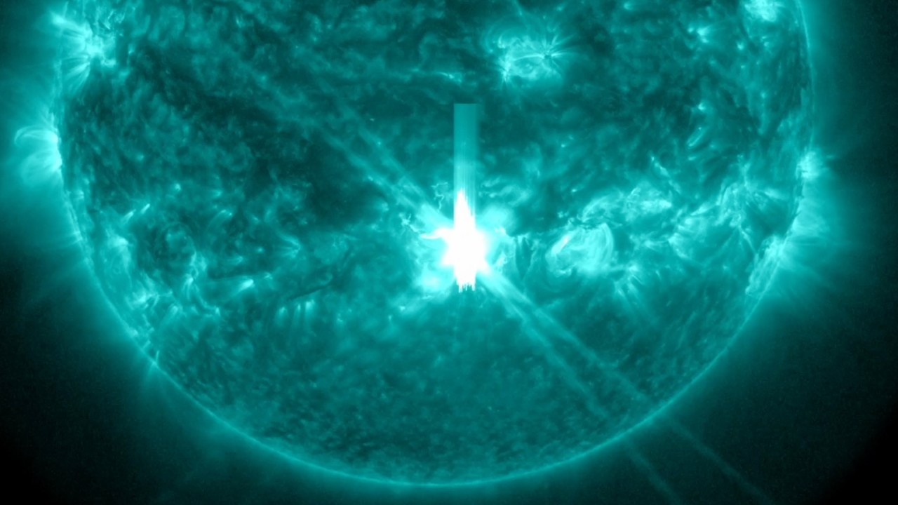 Biggest solar flare since 2017 erupts from sun and Earth is in the firing line (video)