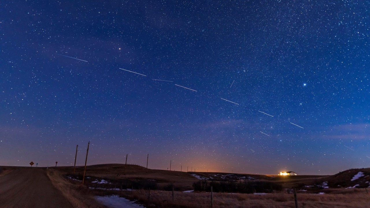 Starlink satellite train: How to see and track it in the night sky