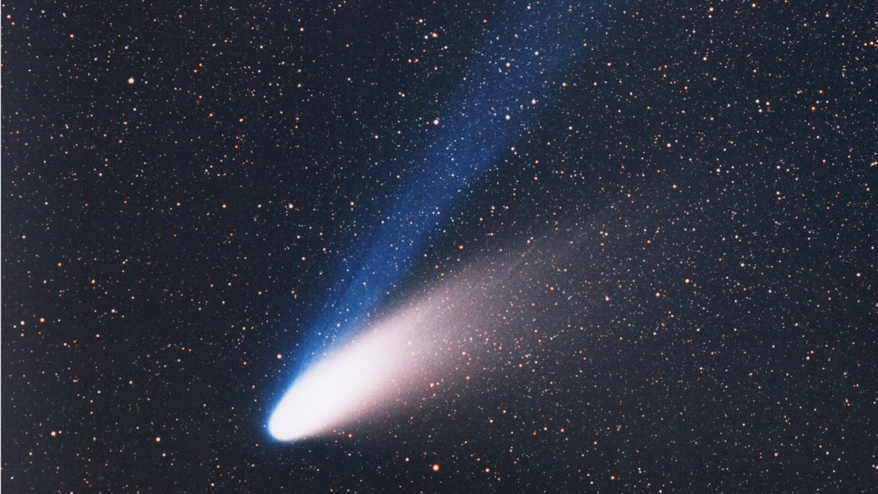 Comet Hale-Bopp: Facts about the bright and tragic comet