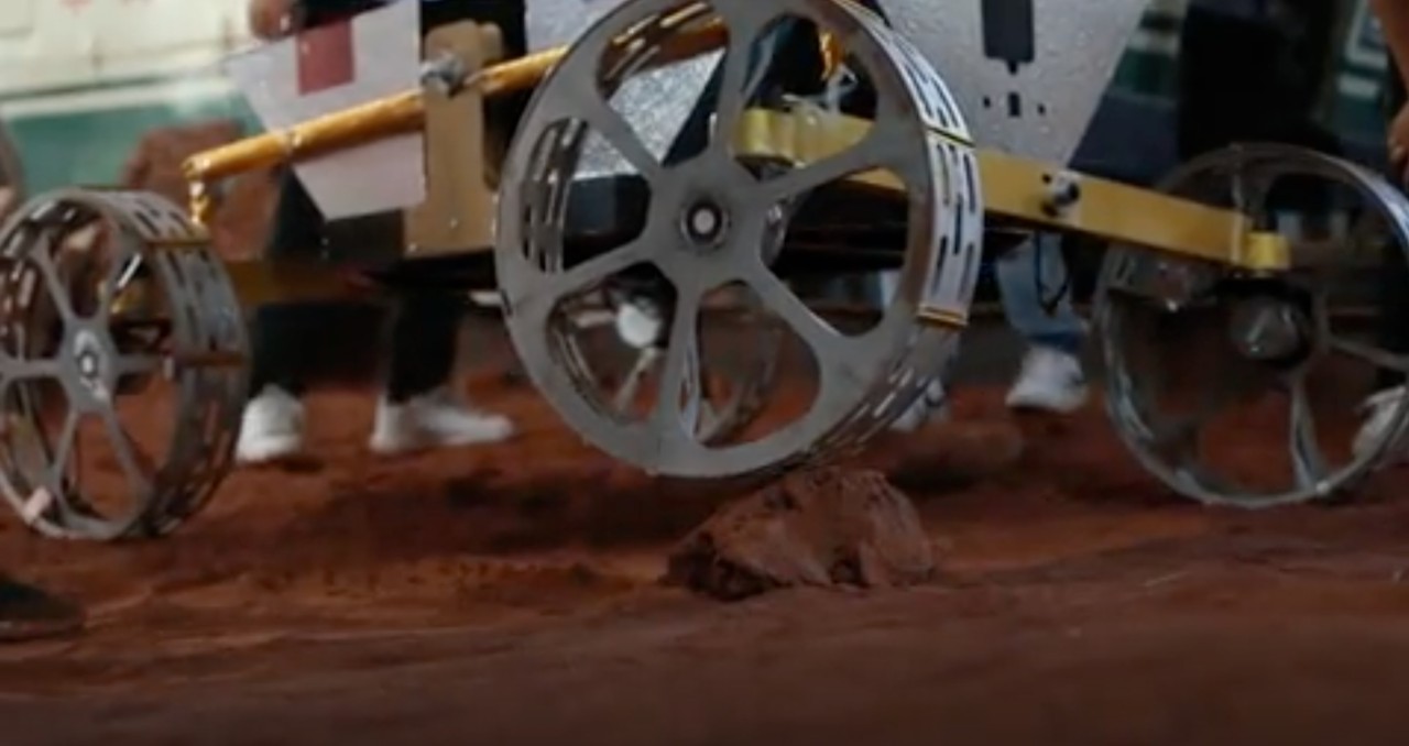 Watch Chinese researchers test out new Mars and moon rover tech (video)