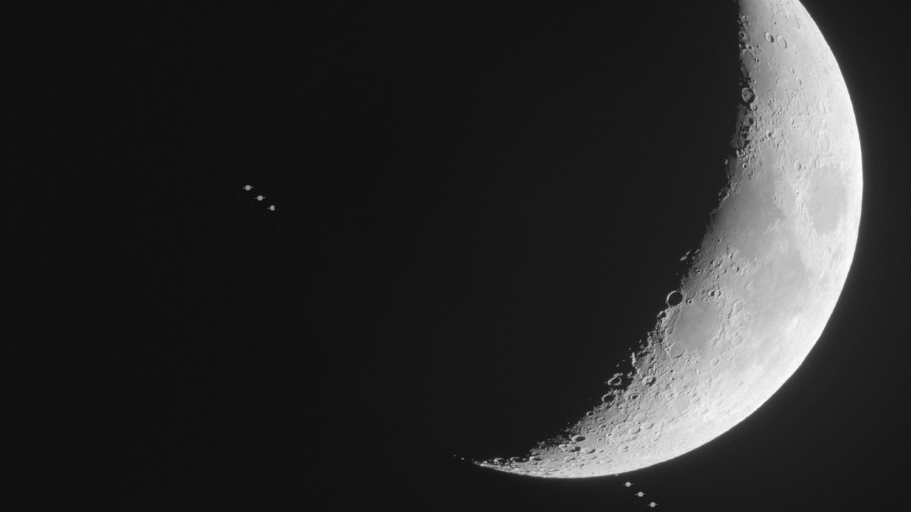 Saturn disappears behind the moon in stunning telescope photo